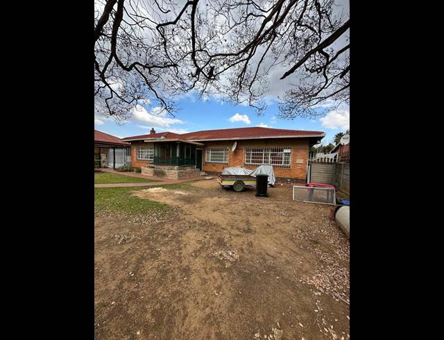 6 BEDROOM HOUSE FOR SALE IN GEDULD